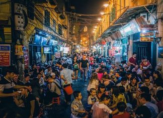 Vì sao phố đêm Tạ Hiện ở Hà Nội lại được du khách yêu thích Vì sao phố đêm Tạ Hiện ở Hà Nội lại được du khách yêu thích